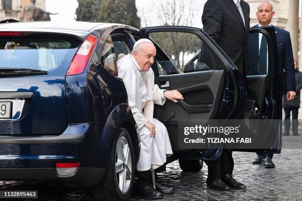 출근 첫날에도 정말 파격적이었던 프란치스코 교황 | 인스티즈