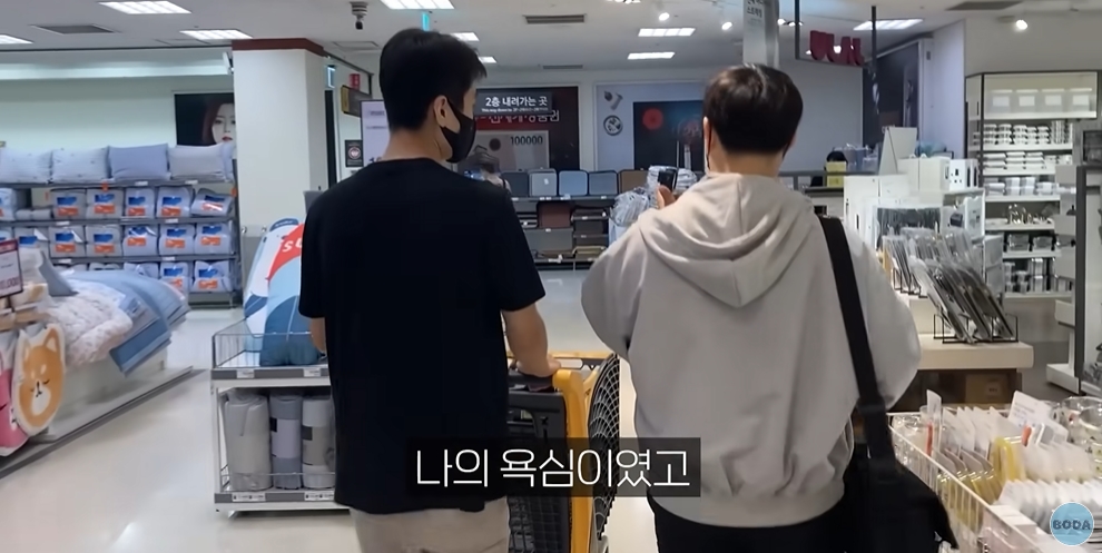 이마트에서 무제한 쇼핑해보는 북한군인 | 인스티즈