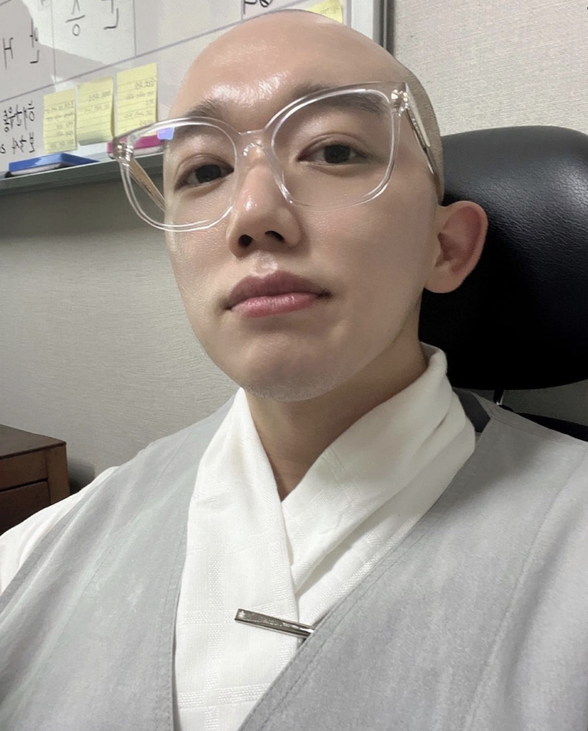 홍석천이 팔로우 중인 화엄사 스님 | 인스티즈