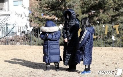 등기로 정인이 사건 진정서 보낸 한지민+묘소 찾은 이영애.jpg | 인스티즈