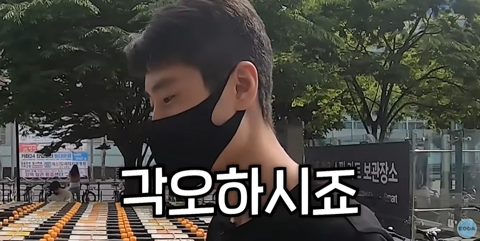 이마트에서 무제한 쇼핑해보는 북한군인 | 인스티즈