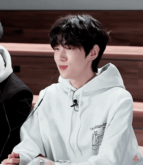 브이앱 하트수에 감동받아 사진찍는 남돌(동키즈 재찬) | 인스티즈