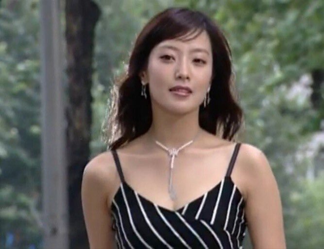 여배들 나이들면서 얼굴살빠지고 특유의 얼굴형이 나타나면서 볼도 약간 패이고 눈도 좀 더 짙어지고 얼굴에 삶의 무게가 조금씩 담기는데 | 인스티즈