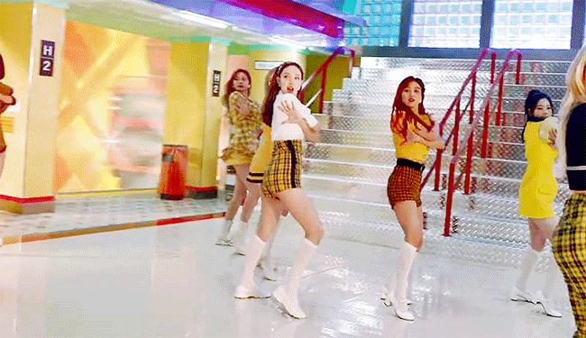 트와이스 나연이 가끔씩 중심 잃고 휘청거리는 이유.gif | 인스티즈