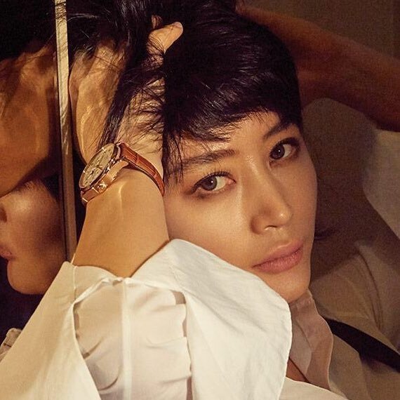 여배들 나이들면서 얼굴살빠지고 특유의 얼굴형이 나타나면서 볼도 약간 패이고 눈도 좀 더 짙어지고 얼굴에 삶의 무게가 조금씩 담기는데 | 인스티즈