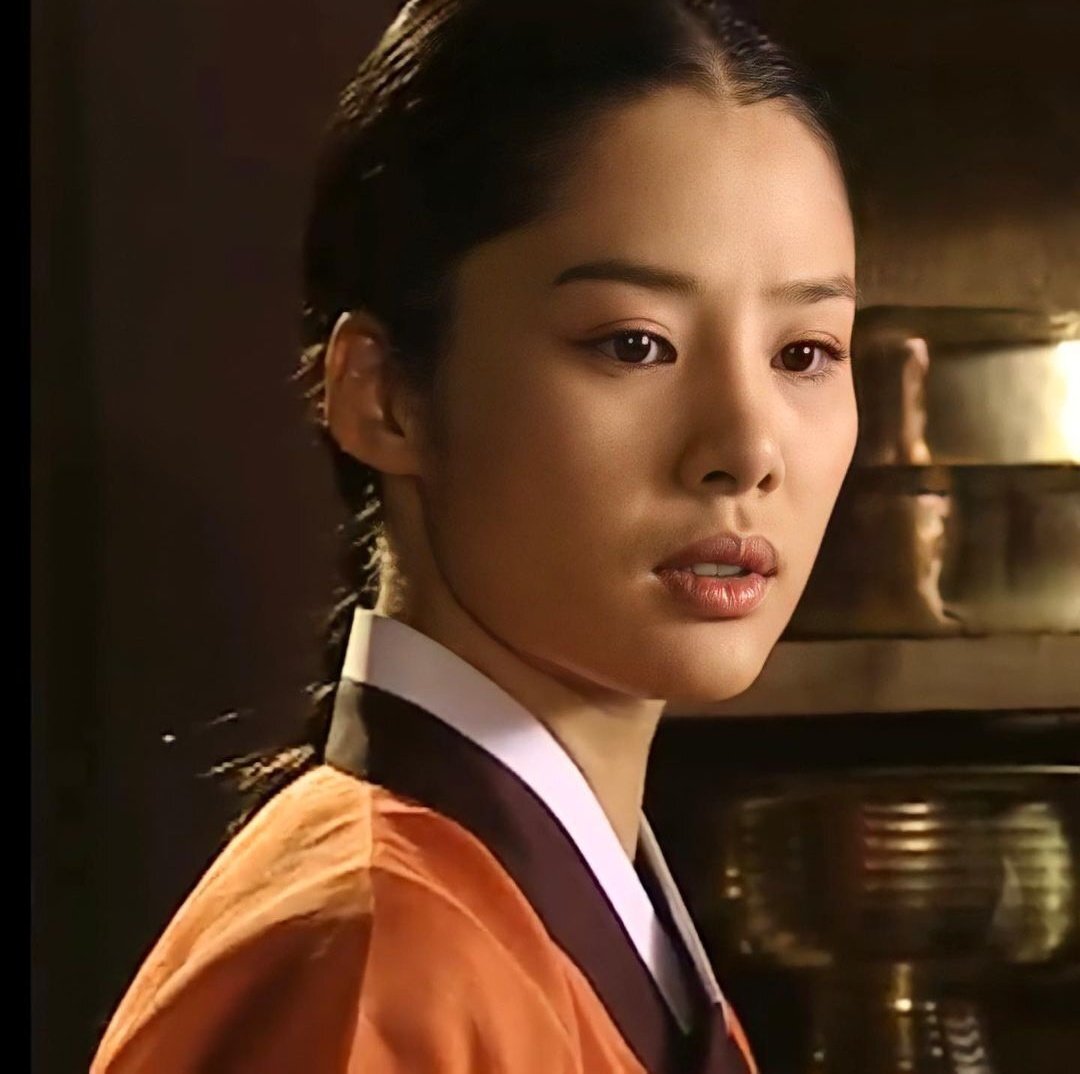 여배들 나이들면서 얼굴살빠지고 특유의 얼굴형이 나타나면서 볼도 약간 패이고 눈도 좀 더 짙어지고 얼굴에 삶의 무게가 조금씩 담기는데 | 인스티즈