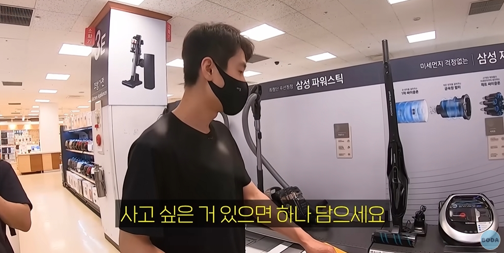 이마트에서 무제한 쇼핑해보는 북한군인 | 인스티즈