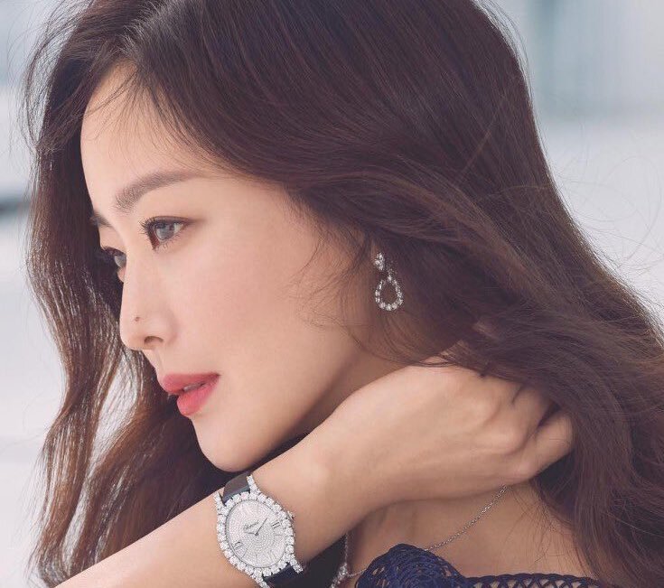 여배들 나이들면서 얼굴살빠지고 특유의 얼굴형이 나타나면서 볼도 약간 패이고 눈도 좀 더 짙어지고 얼굴에 삶의 무게가 조금씩 담기는데 | 인스티즈