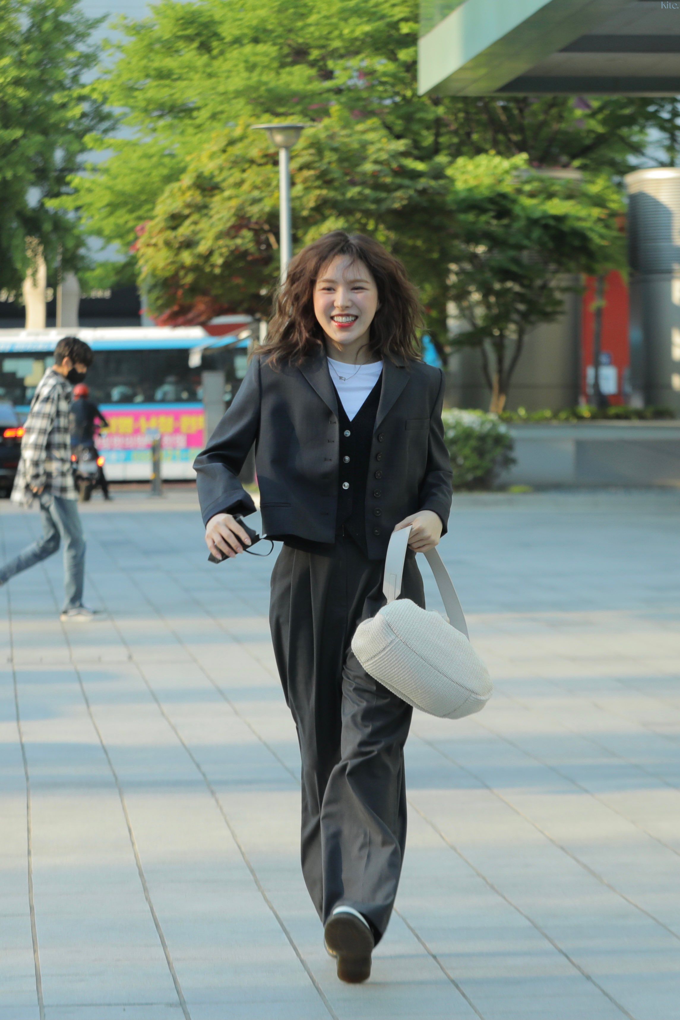 무슨 옷 입을지 모르겠으면 웬디 출근길 보면 됨 | 인스티즈