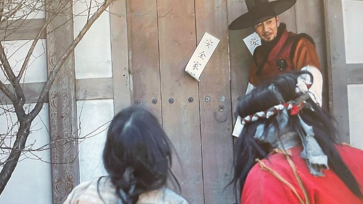 외모가 수려한 사람만 무는 더존 좀비아포칼립스.twt | 인스티즈