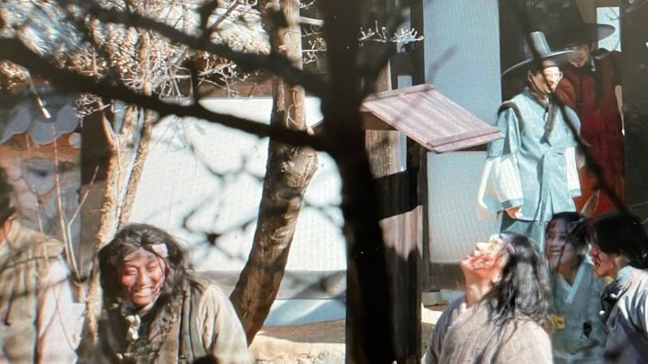 외모가 수려한 사람만 무는 더존 좀비아포칼립스.twt | 인스티즈