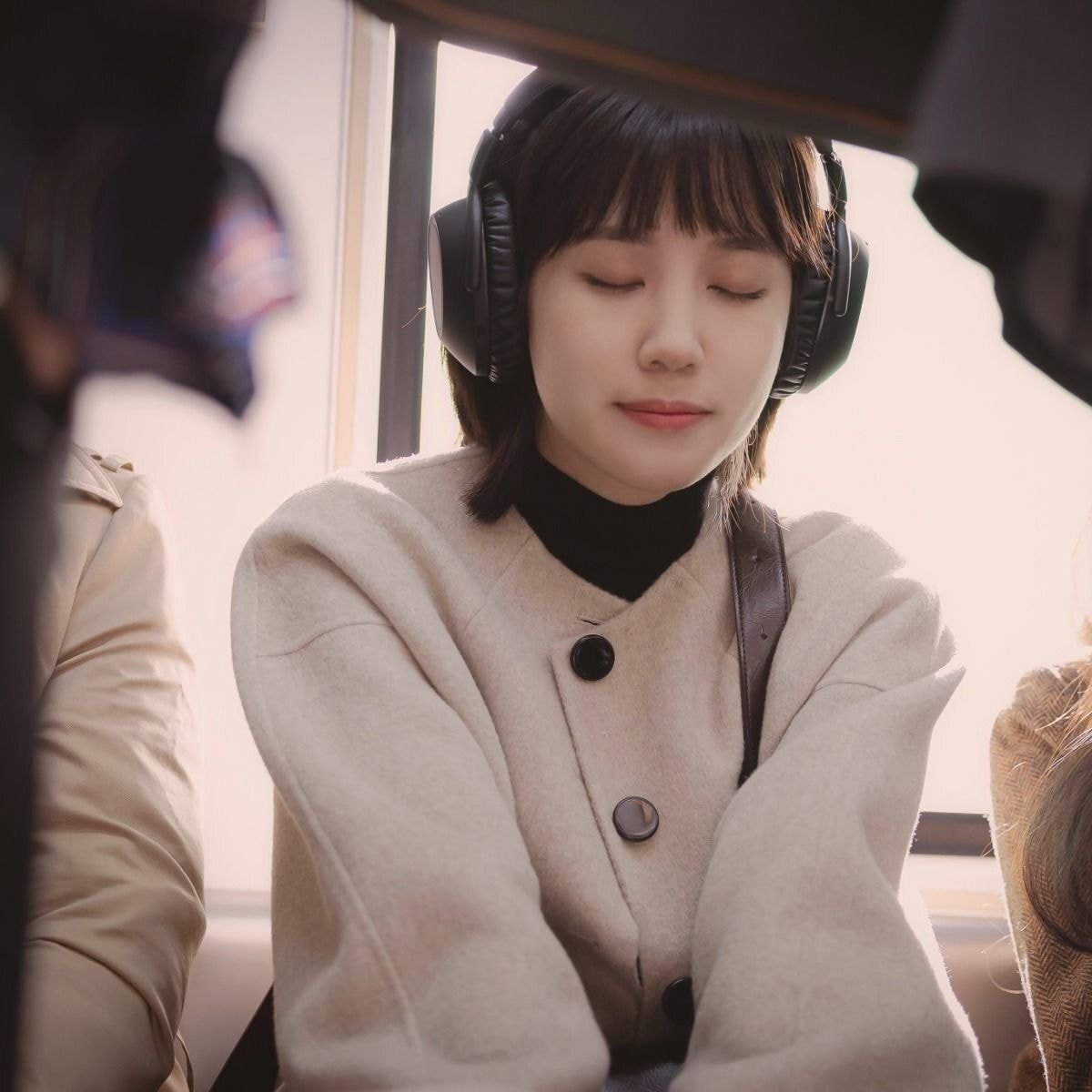 여주인공이 말 한마디 못하고 끝나는 자기소개 티저.gif | 인스티즈