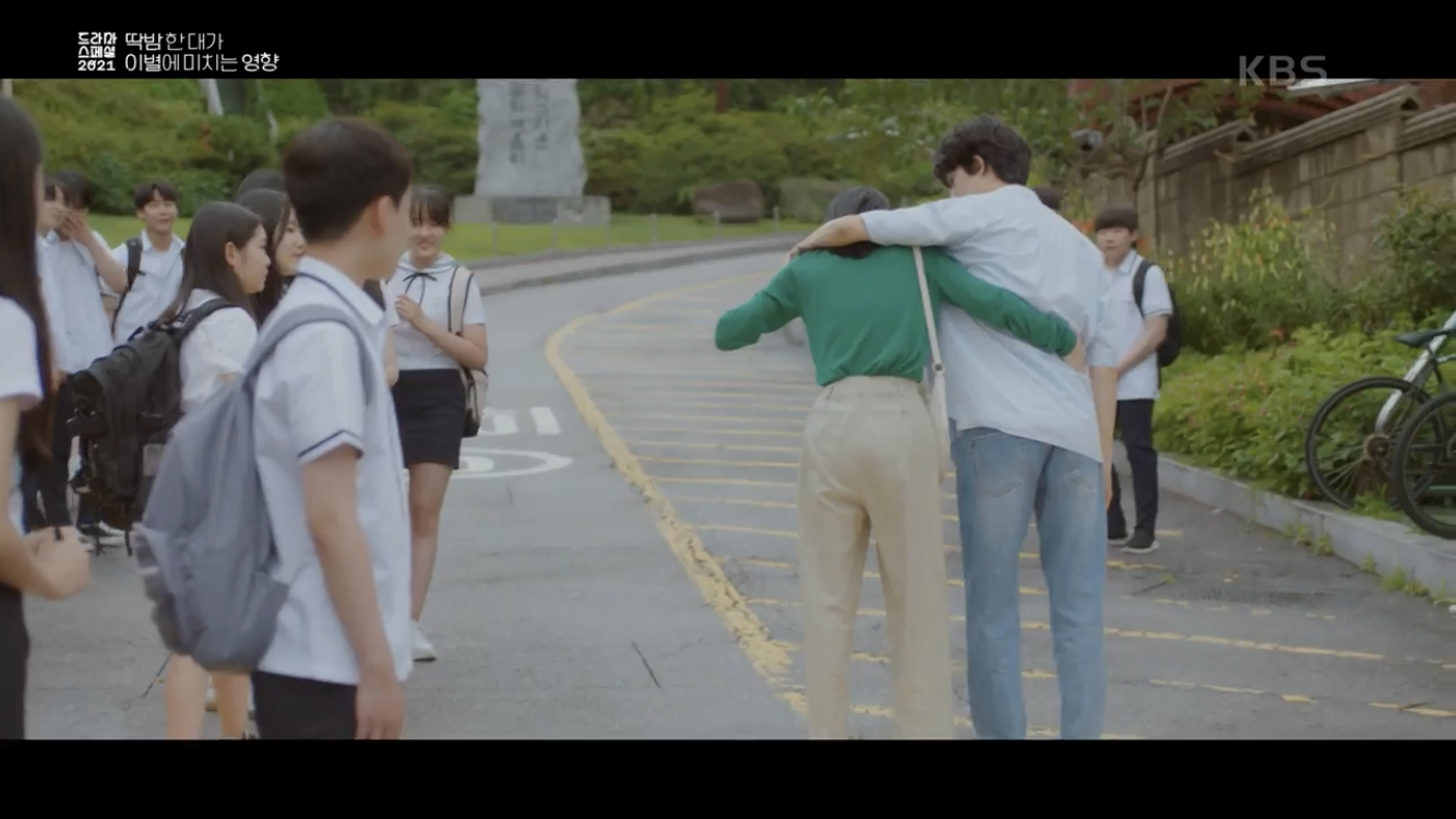 딱밤 때리는 남친과 이제는 그만 헤어지고 싶어요.gif | 인스티즈