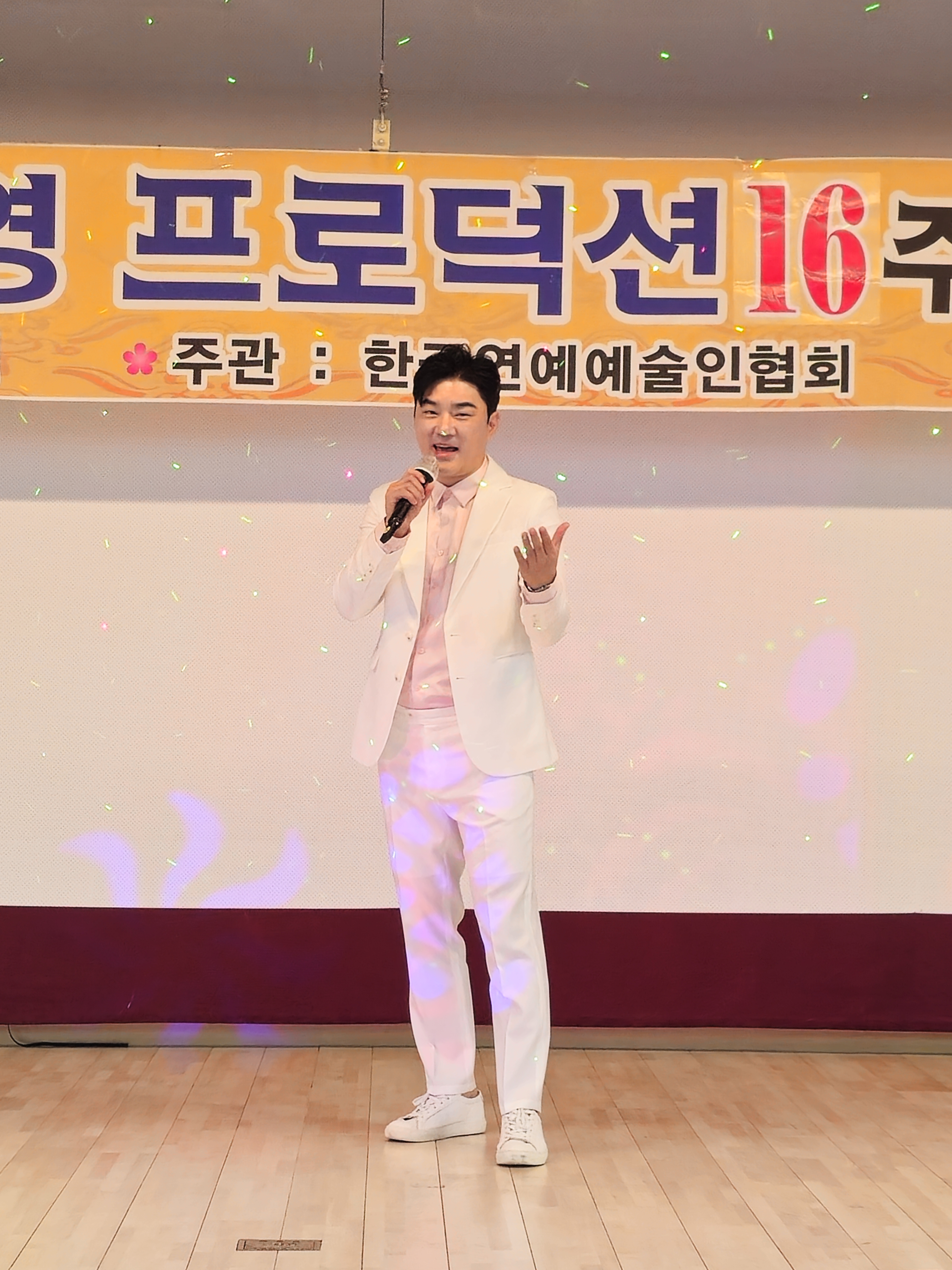 진 프로덕션 이미지