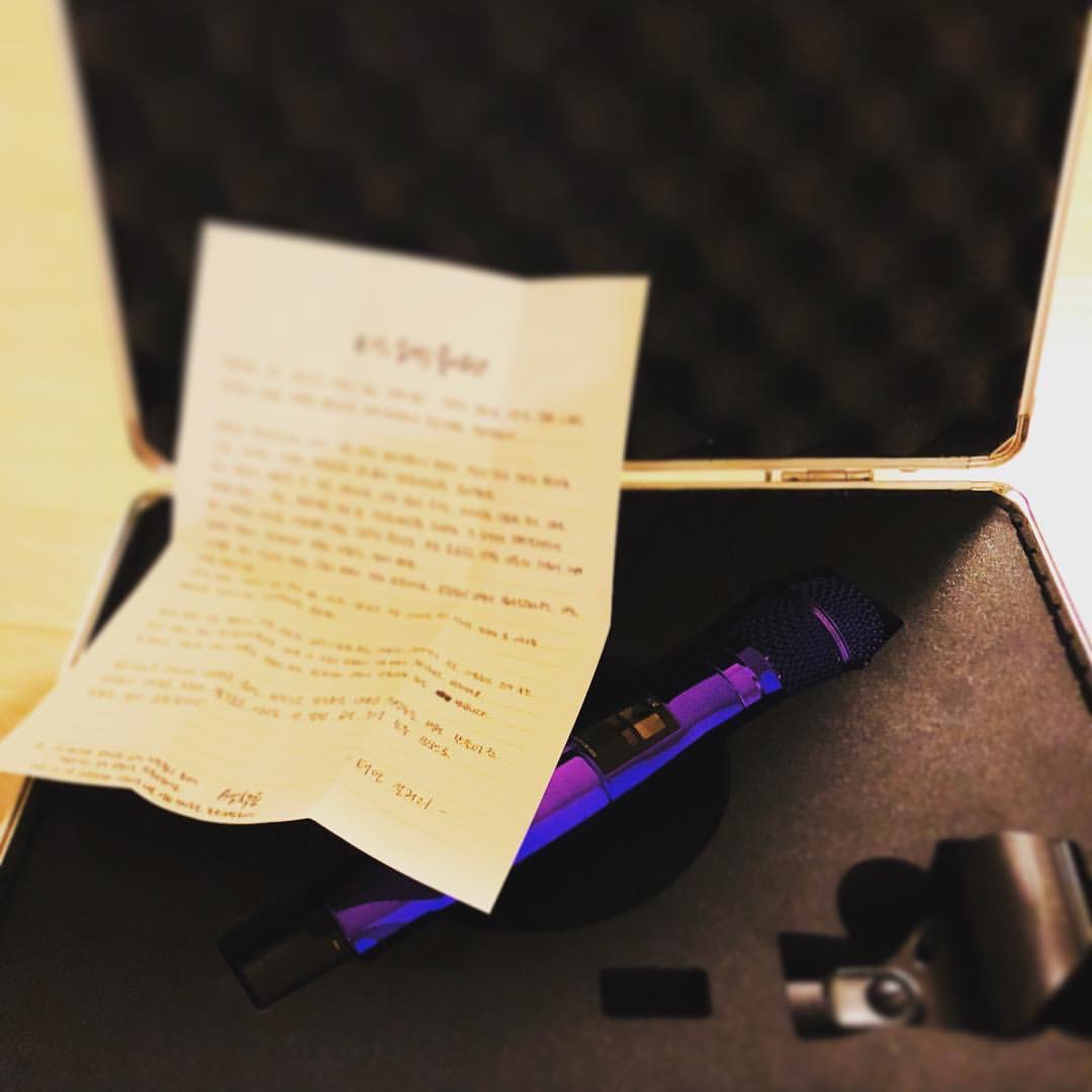 팬들이 선물해 준 마이크 모양으로 앨범 낸 태연.jpg | 인스티즈