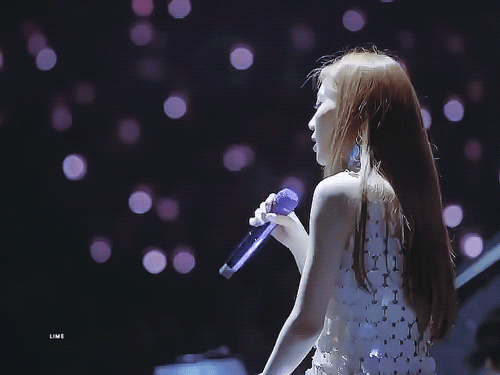 팬들이 선물해 준 마이크 모양으로 앨범 낸 태연.jpg | 인스티즈