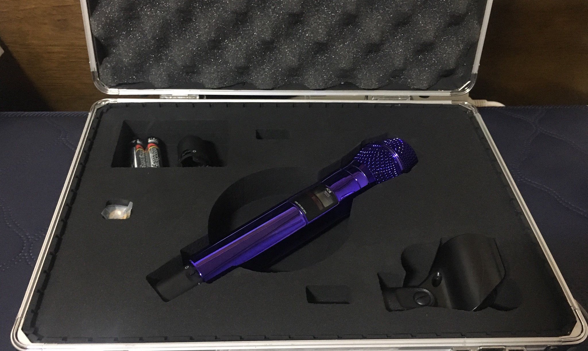 팬들이 선물해 준 마이크 모양으로 앨범 낸 태연.jpg | 인스티즈