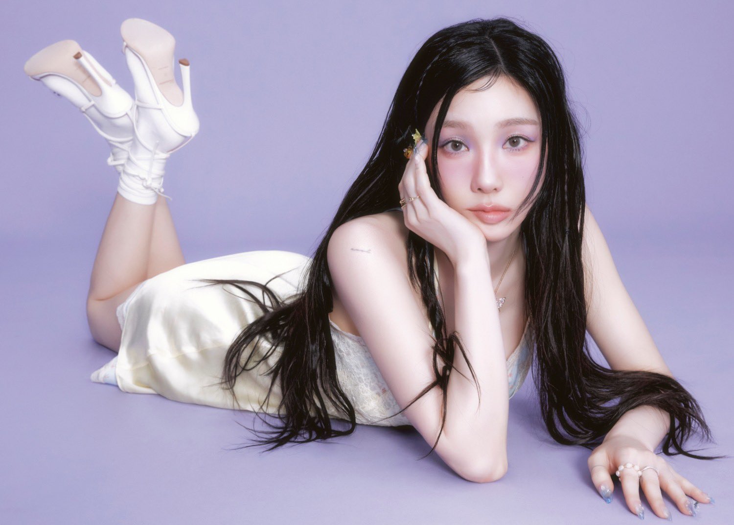 팬들이 선물해 준 마이크 모양으로 앨범 낸 태연.jpg | 인스티즈