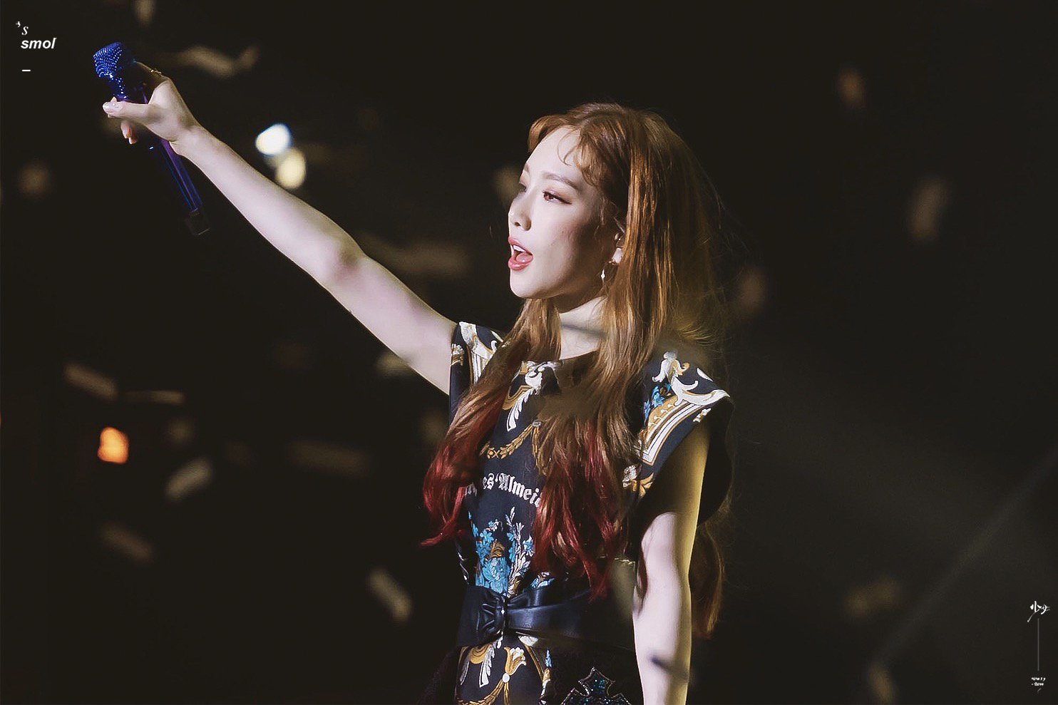 팬들이 선물해 준 마이크 모양으로 앨범 낸 태연.jpg | 인스티즈