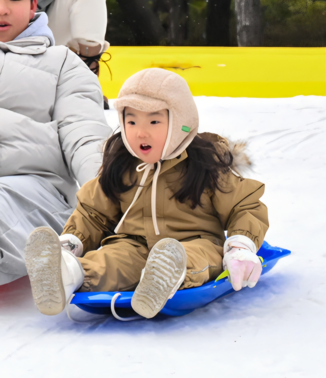 눈 내리는 오늘 자 너무 행복해 보이는 기사 사진.jpg | 인스티즈