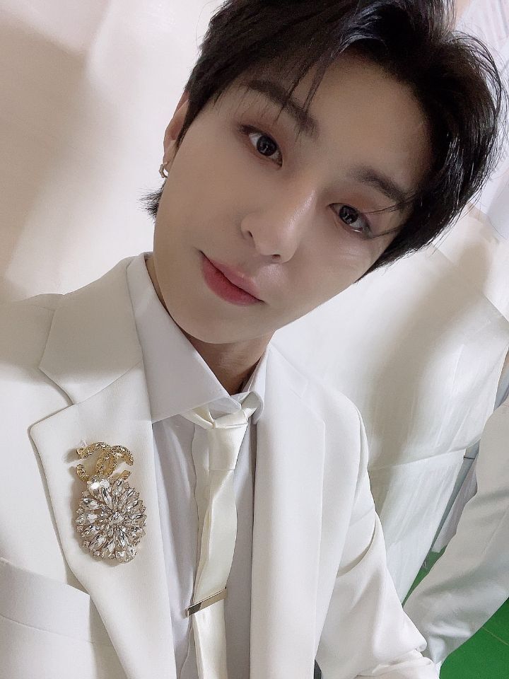 성윤 이미지