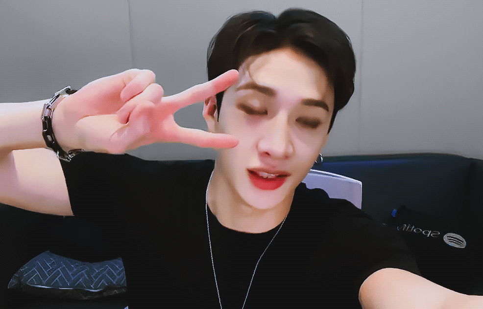 4년 동안 매주 브이앱 키는 아이돌 | 인스티즈