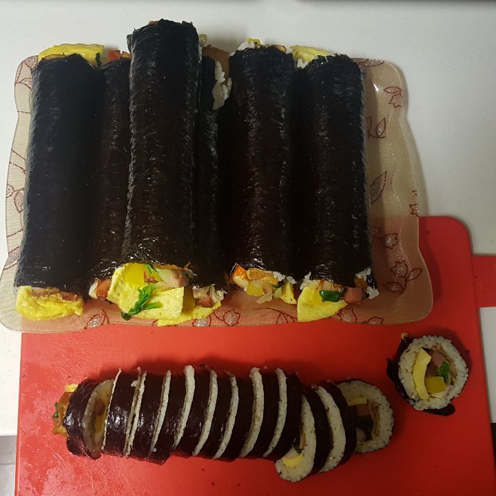 둘둘말은김밥 이미지