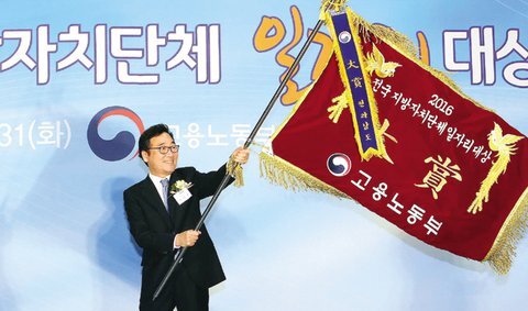 (이낙연) 지나가기만 해도 사람들이 쓰러졌다는 이유 ㄷㄷ.JPG | 인스티즈