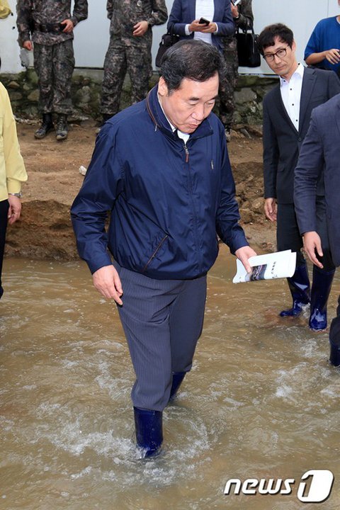 (이낙연) 지나가기만 해도 사람들이 쓰러졌다는 이유 ㄷㄷ.JPG | 인스티즈