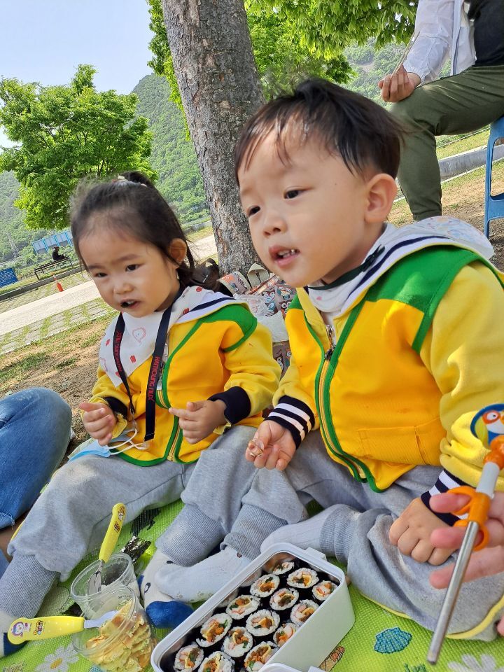 딸기 따기 체험을 다녀왔어요~^^ - 2022 봄뜰소식 - 늘푸른봄뜰어린이집 딸기 따기 체험을 다녀왔어요~^^