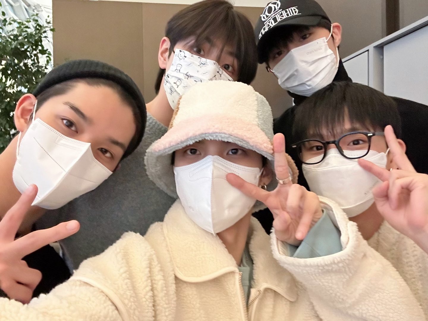 아운투어 이미지