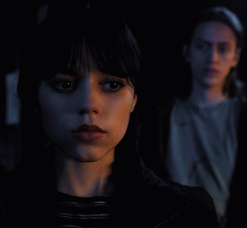 은근히 팽팽하게 갈리는 넷플릭스 웬즈데이 삼각로맨스 서사 | 인스티즈