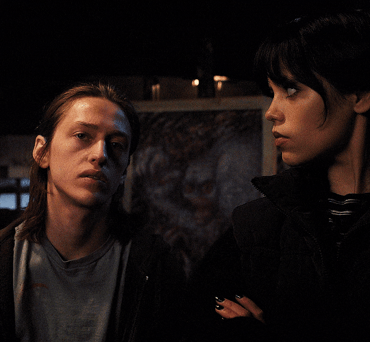 은근히 팽팽하게 갈리는 넷플릭스 웬즈데이 삼각로맨스 서사 | 인스티즈