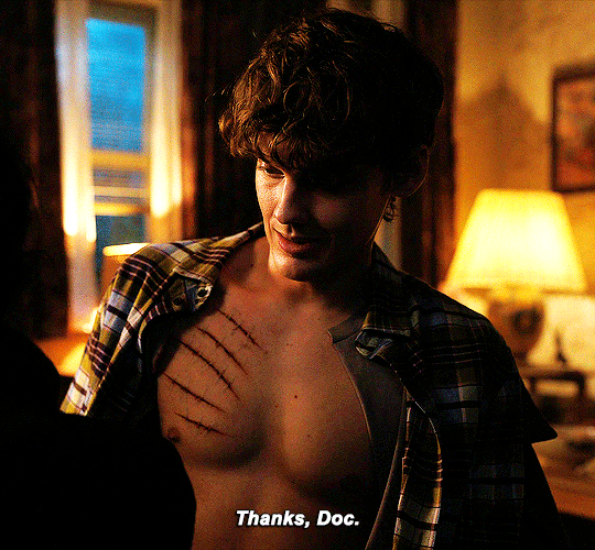 은근히 팽팽하게 갈리는 넷플릭스 웬즈데이 삼각로맨스 서사 | 인스티즈