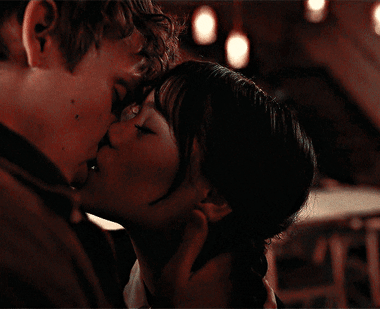 은근히 팽팽하게 갈리는 넷플릭스 웬즈데이 삼각로맨스 서사 | 인스티즈