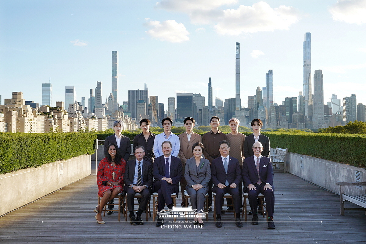 쟤네가 뭔데 대통령 특사로 가냐는 등의 부정적인 반응들에 대한 방탄소년단의 의견 | 인스티즈