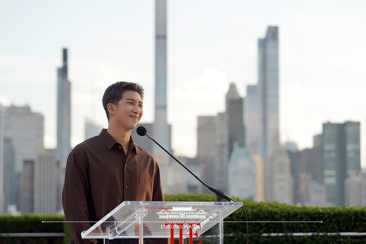 쟤네가 뭔데 대통령 특사로 가냐는 등의 부정적인 반응들에 대한 방탄소년단의 의견 | 인스티즈