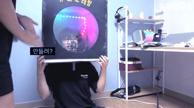 코인노래방 못가서 돌아버린 공대생의 이 시국 노래방.gif | 인스티즈