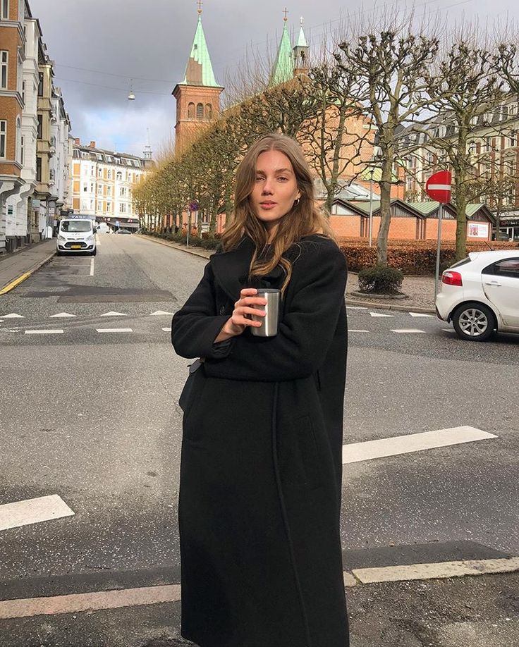 역시 검정 코트는 배신하지 않아유아차에 있던 아기가 사라짐.gif | 인스티즈