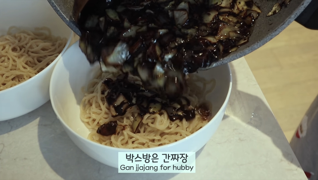 캐나다 살면서 한국음식 알차게 해먹는 유튜버 | 인스티즈