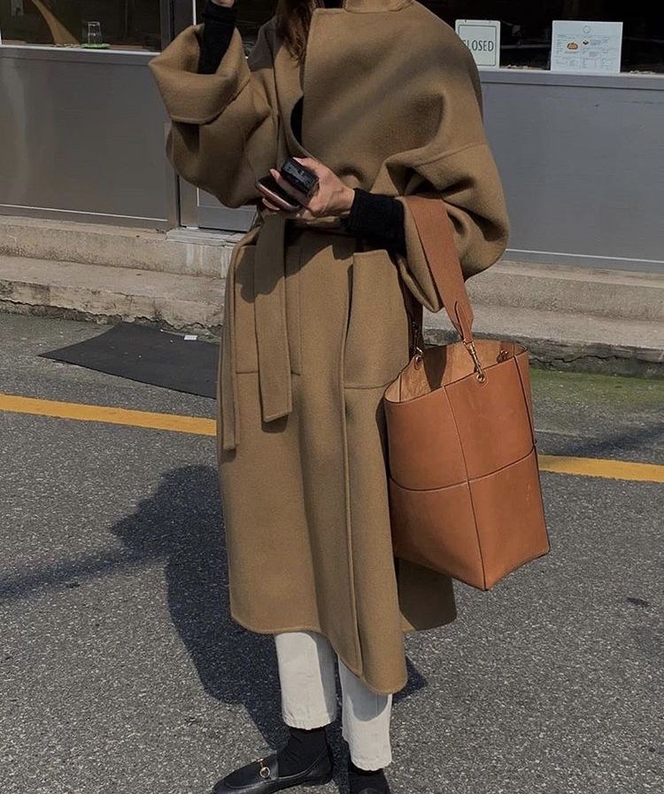 코트가 수북하니 베이지인지 카멜인지 긴가민가하게 만드는.. | 인스티즈