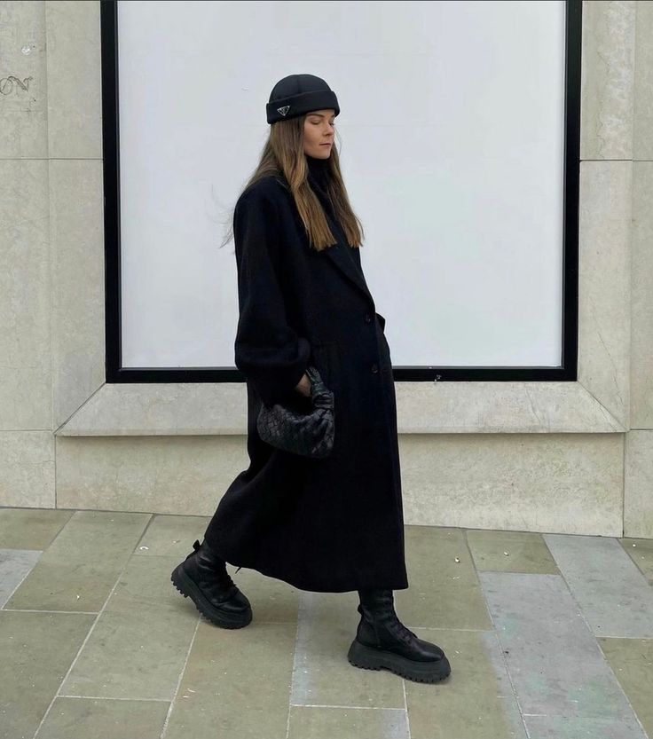 역시 검정 코트는 배신하지 않아유아차에 있던 아기가 사라짐.gif | 인스티즈