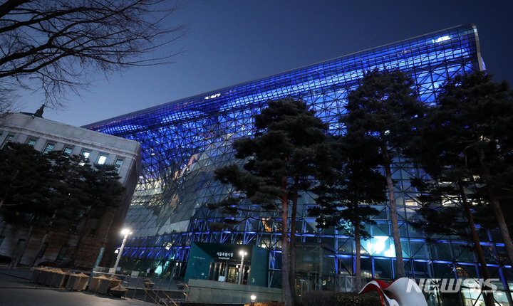 우크라이나 국기 색으로 물든 서울시 | 인스티즈