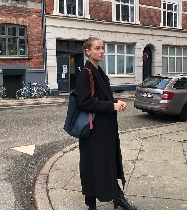 역시 검정 코트는 배신하지 않아유아차에 있던 아기가 사라짐.gif | 인스티즈