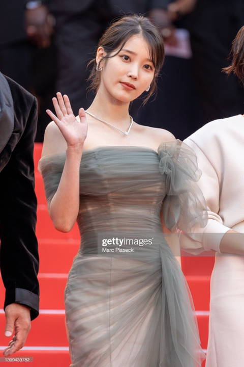 칸 영화제 레드카펫 아이유 | 인스티즈