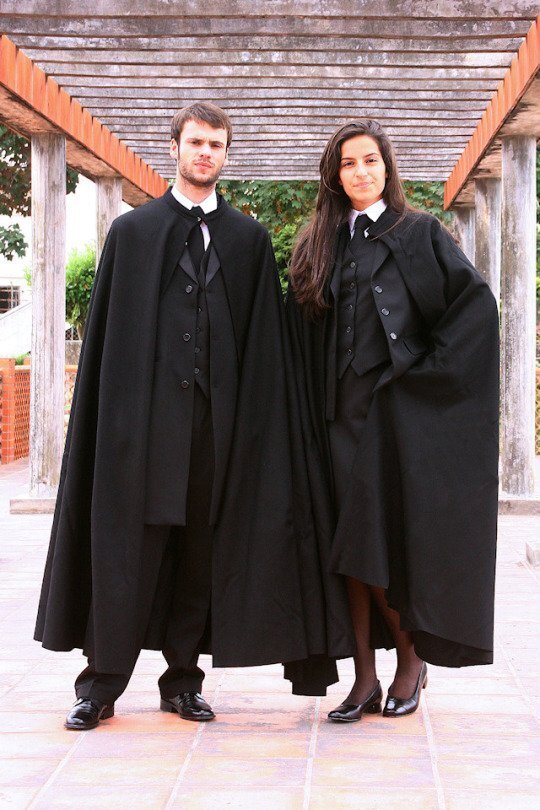 유럽에서 가장 오래된 대학교의 교복 | 인스티즈