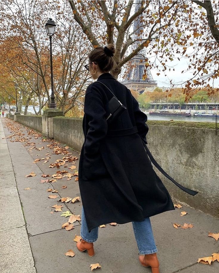 역시 검정 코트는 배신하지 않아유아차에 있던 아기가 사라짐.gif | 인스티즈