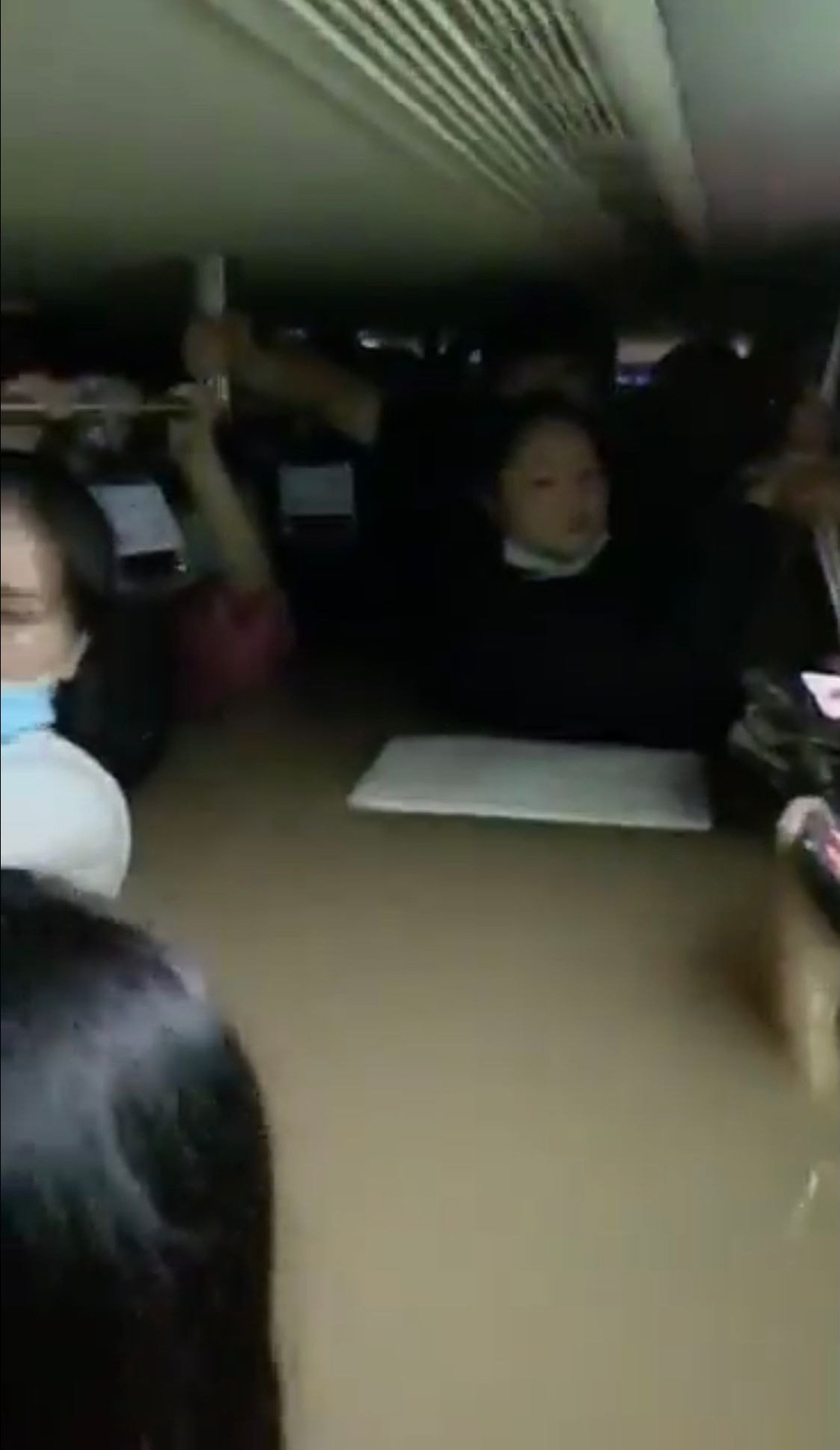 천년에 한 번 내리는 수준으로 내렸다는 중국 폭우 | 인스티즈