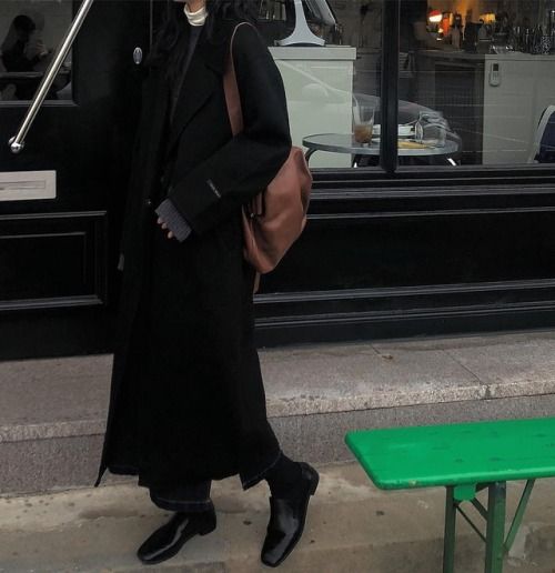 역시 검정 코트는 배신하지 않아유아차에 있던 아기가 사라짐.gif | 인스티즈