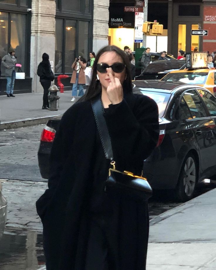 역시 검정 코트는 배신하지 않아유아차에 있던 아기가 사라짐.gif | 인스티즈